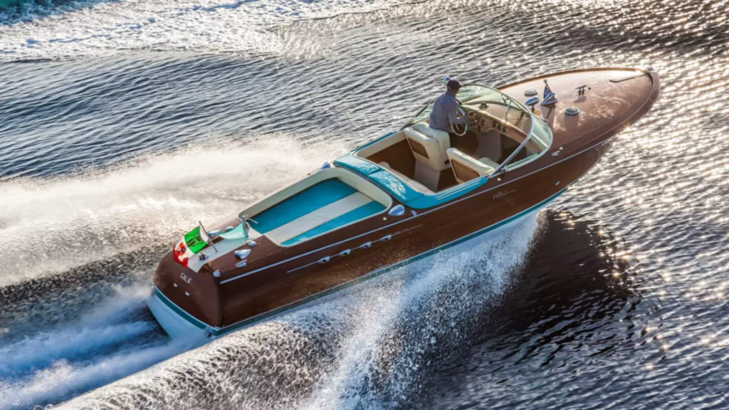 Riva Aquarama navegando